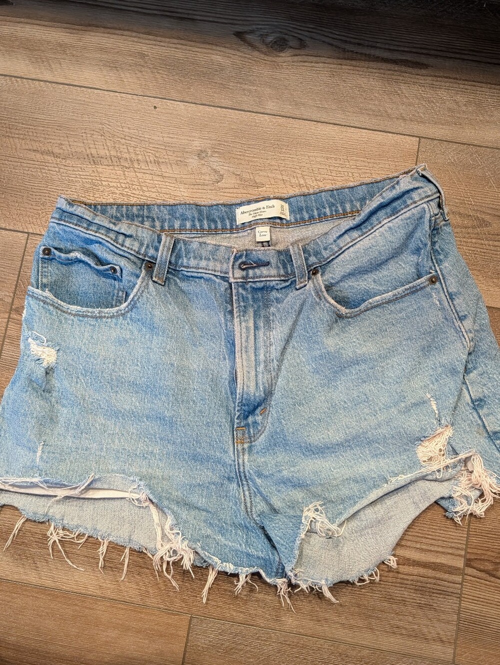 Abercrombie & Fitch The Mom Short High Rise Curve Love 32/14